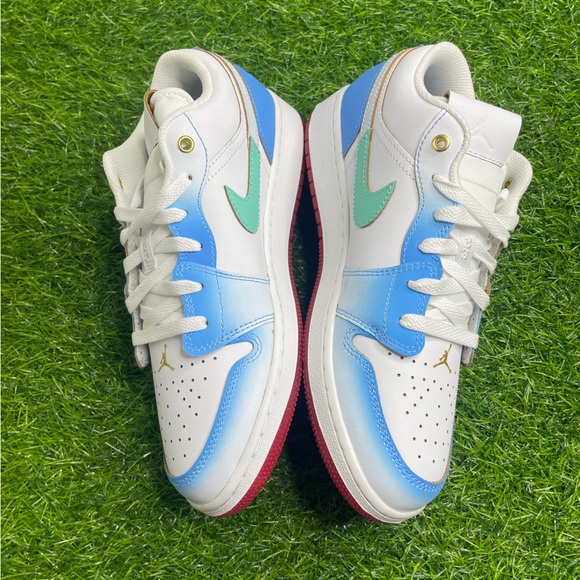 Air Jordan 1 Low SE University Blue Size Women’s 8.5 (BRAND NEW WITH BOX) - Picture 5 of 7